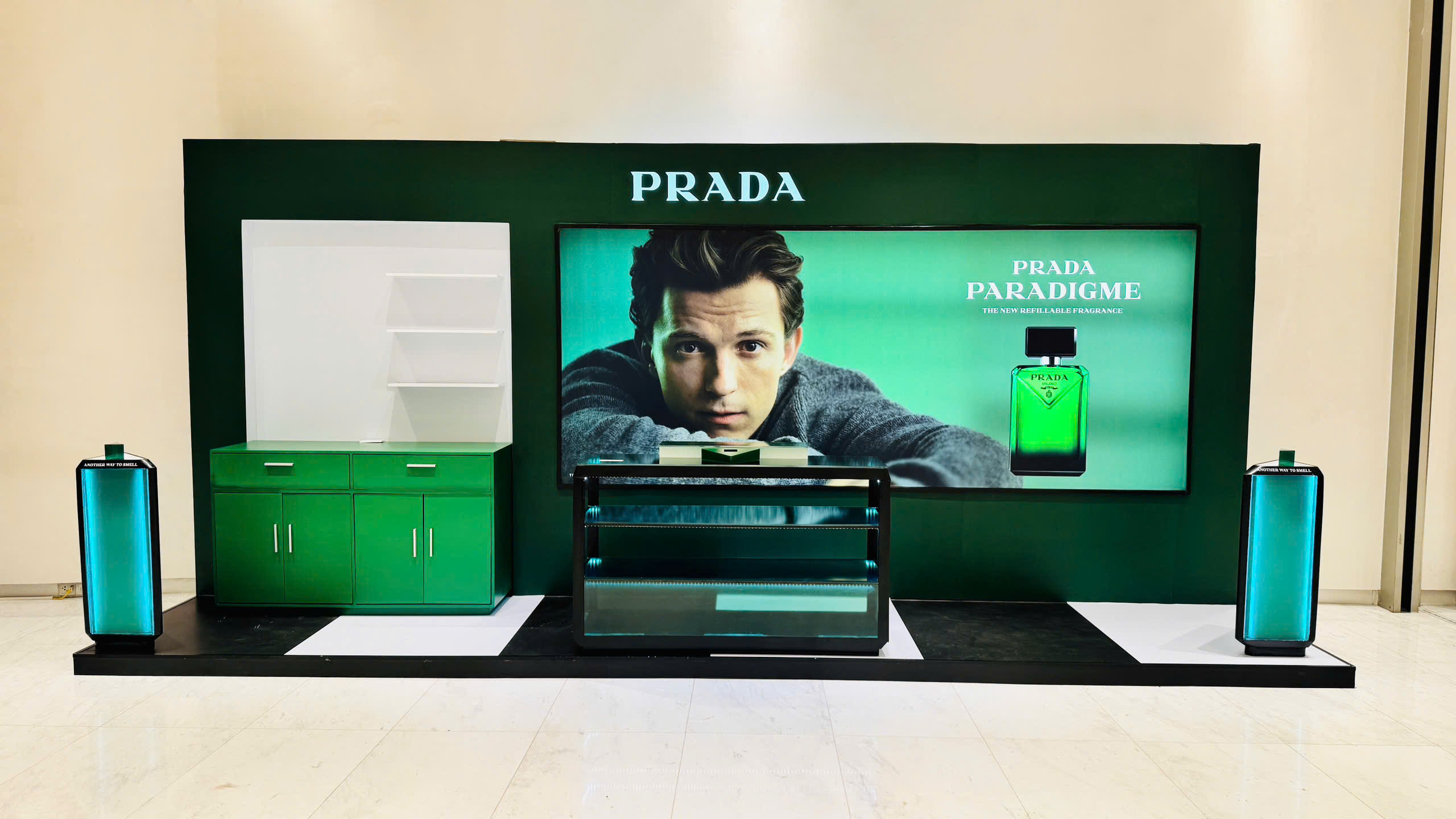 PRADA : BOOTH ACT - Ảnh 7