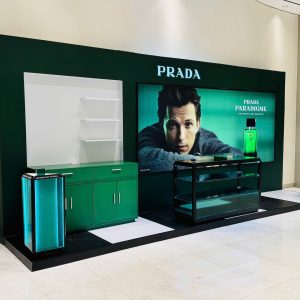 PRADA : BOOTH ACT